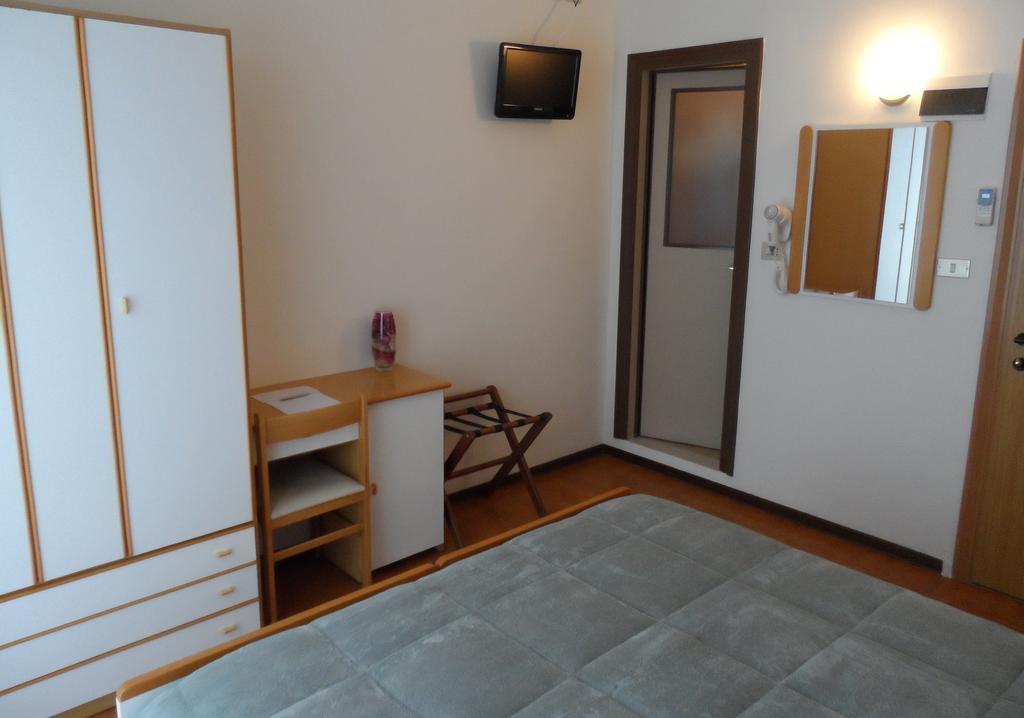 Hotel La Dolce Vita Rimini Room photo